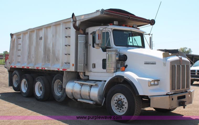 image for item J2191 2000 Kenworth T800 dump truck
