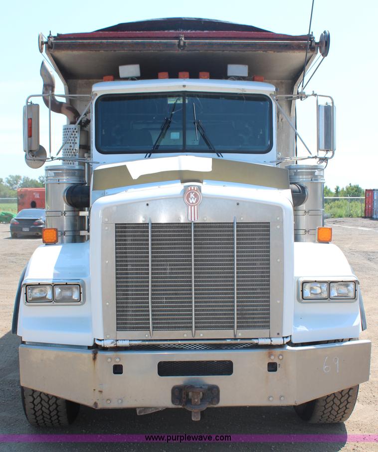 image for item J2191 2000 Kenworth T800 dump truck