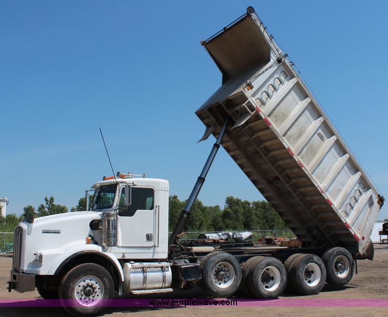image for item J2191 2000 Kenworth T800 dump truck