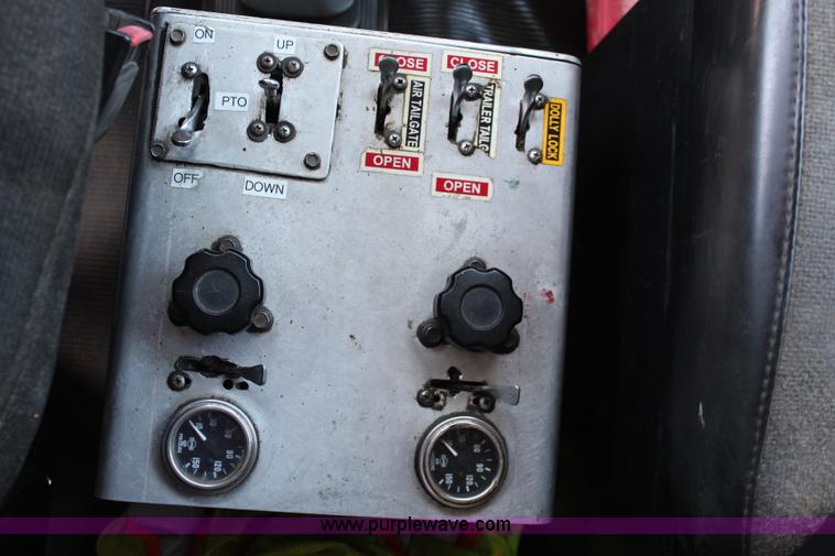 image for item J2191 2000 Kenworth T800 dump truck