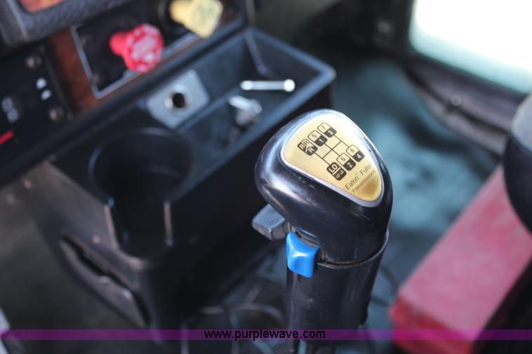 image for item J2191 2000 Kenworth T800 dump truck