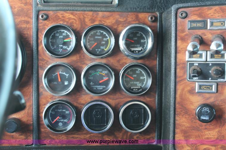 image for item J2191 2000 Kenworth T800 dump truck