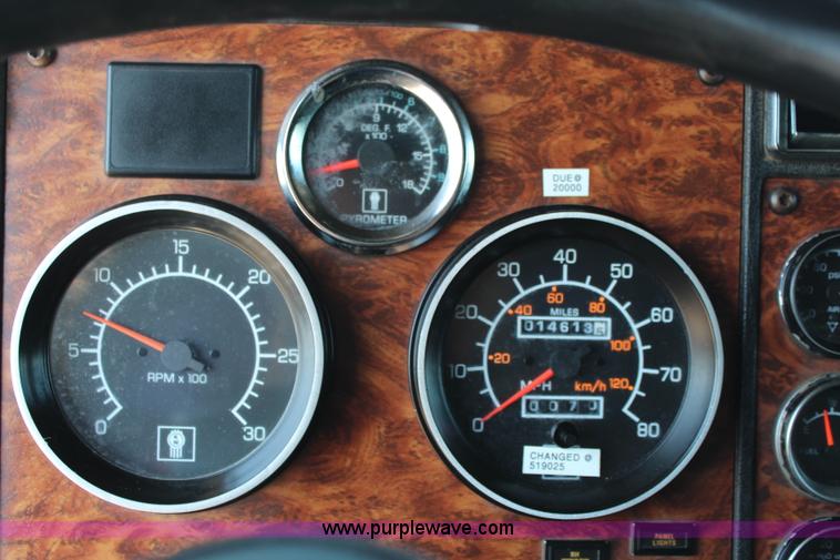 image for item J2191 2000 Kenworth T800 dump truck