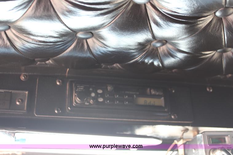 image for item J2191 2000 Kenworth T800 dump truck