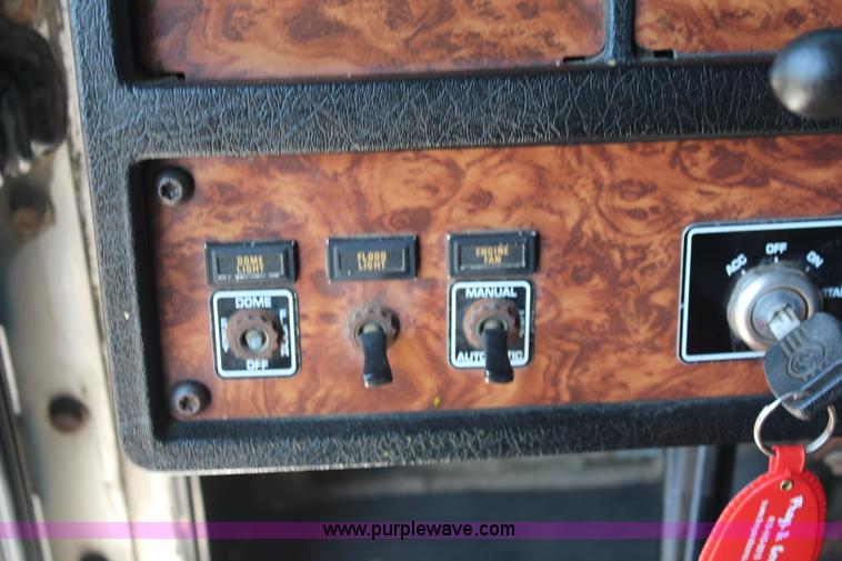 image for item J2191 2000 Kenworth T800 dump truck