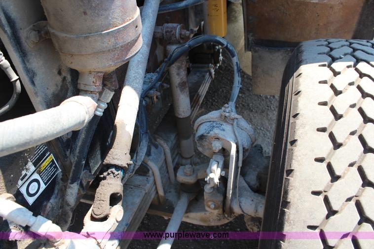 image for item J2191 2000 Kenworth T800 dump truck