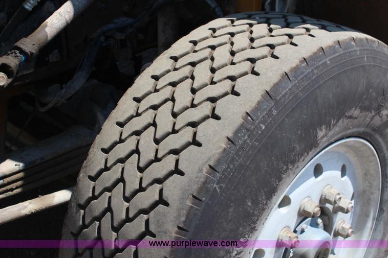 image for item J2191 2000 Kenworth T800 dump truck