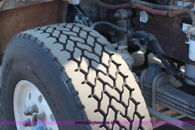 image for item J2191 2000 Kenworth T800 dump truck