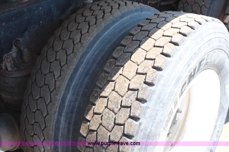 image for item J2191 2000 Kenworth T800 dump truck