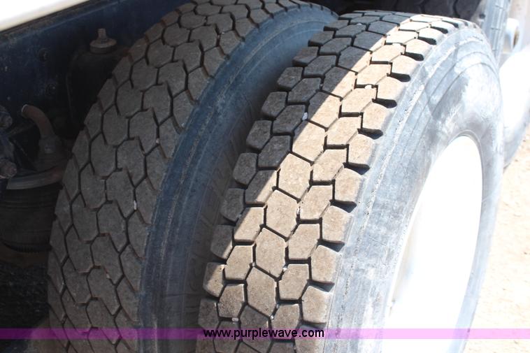 image for item J2191 2000 Kenworth T800 dump truck