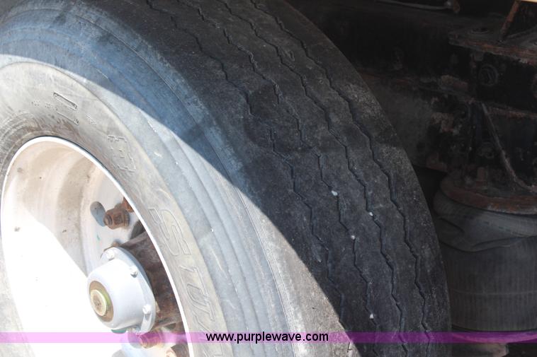 image for item J2191 2000 Kenworth T800 dump truck