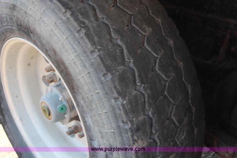 image for item J2191 2000 Kenworth T800 dump truck