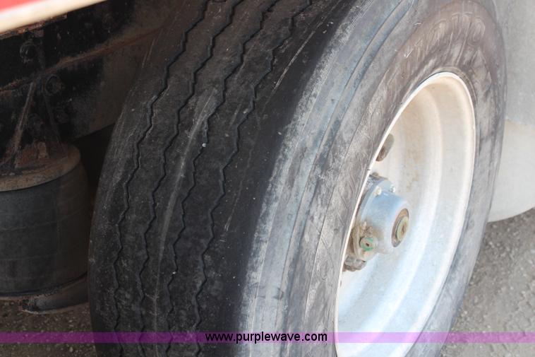 image for item J2191 2000 Kenworth T800 dump truck