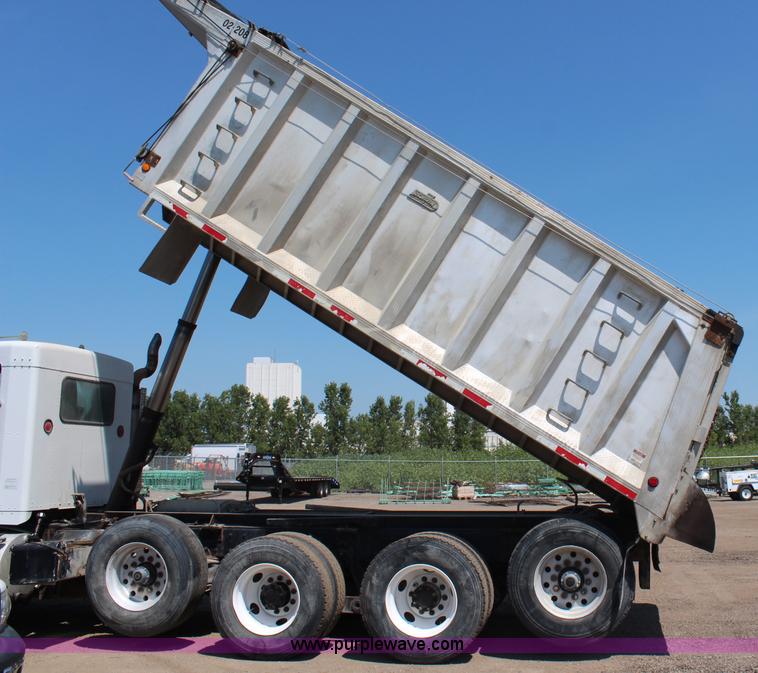 image for item J2191 2000 Kenworth T800 dump truck