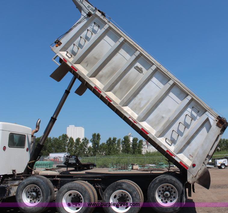 image for item J2191 2000 Kenworth T800 dump truck