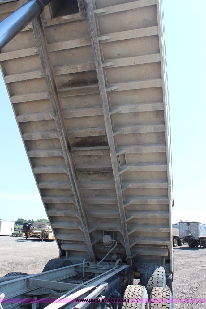 image for item J2191 2000 Kenworth T800 dump truck