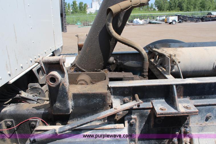image for item J2191 2000 Kenworth T800 dump truck