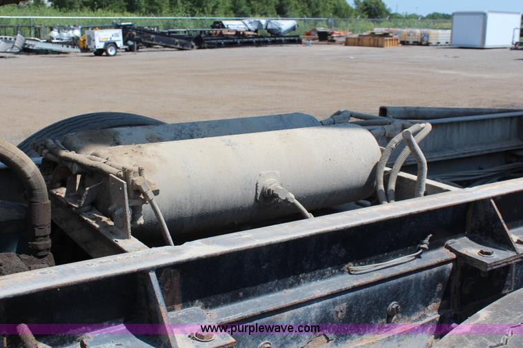 image for item J2191 2000 Kenworth T800 dump truck