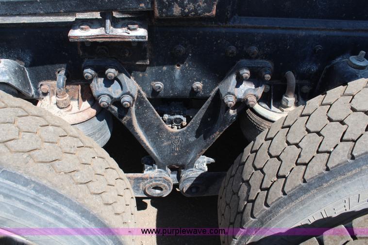 image for item J2191 2000 Kenworth T800 dump truck