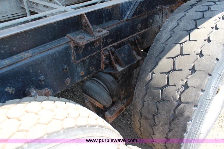 image for item J2191 2000 Kenworth T800 dump truck