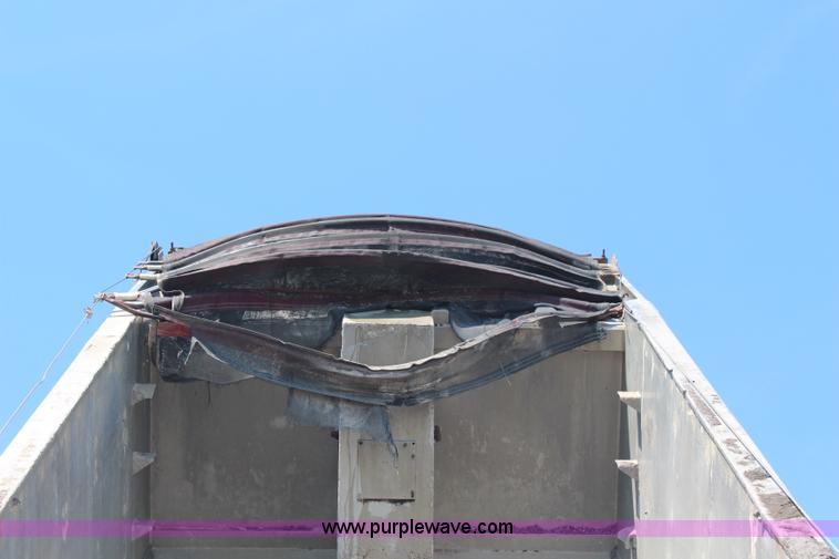 image for item J2191 2000 Kenworth T800 dump truck