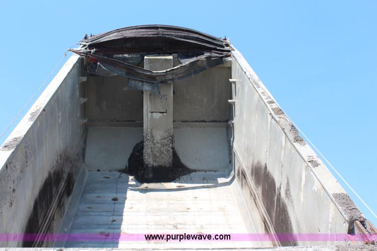 image for item J2191 2000 Kenworth T800 dump truck