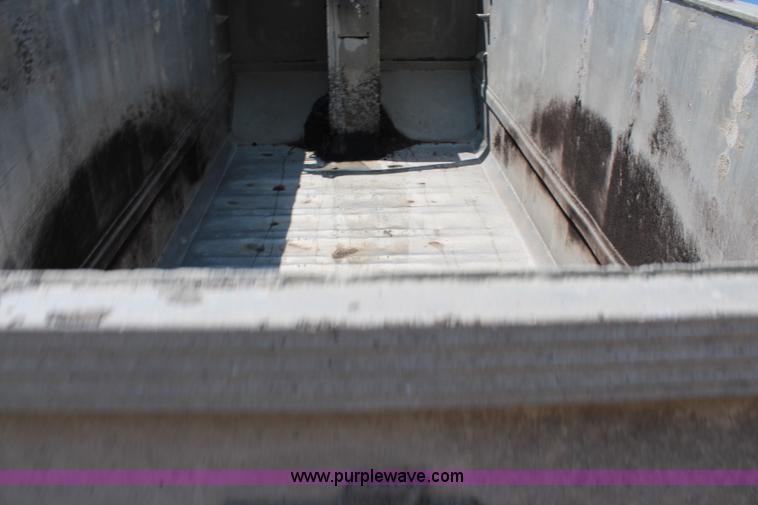 image for item J2191 2000 Kenworth T800 dump truck