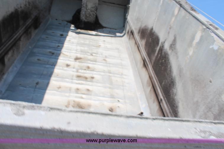 image for item J2191 2000 Kenworth T800 dump truck