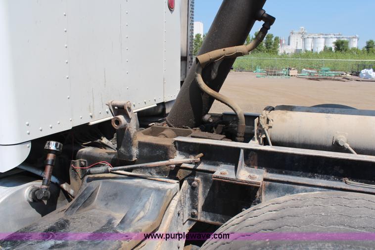 image for item J2191 2000 Kenworth T800 dump truck