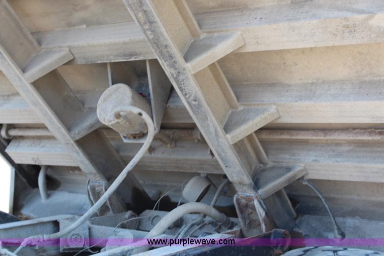 image for item J2191 2000 Kenworth T800 dump truck