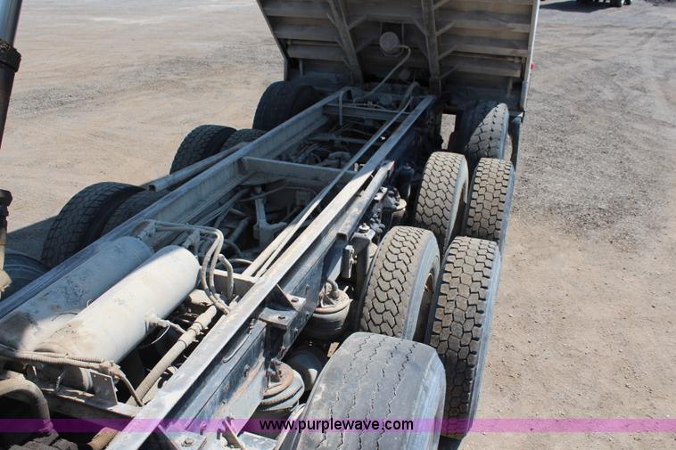 image for item J2191 2000 Kenworth T800 dump truck