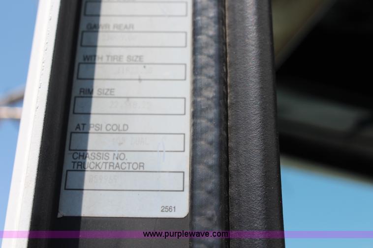 image for item J2191 2000 Kenworth T800 dump truck