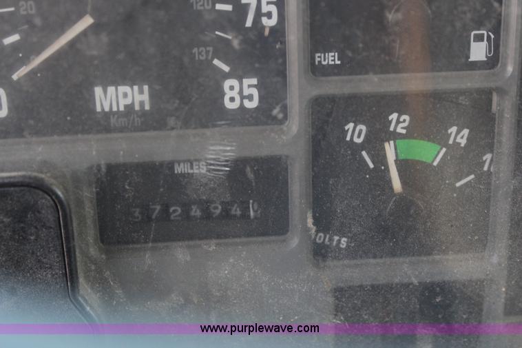 image for item J2229 1997 International 8100 conveyor truck