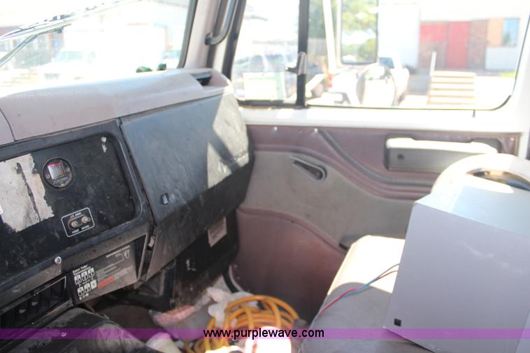 image for item J2229 1997 International 8100 conveyor truck