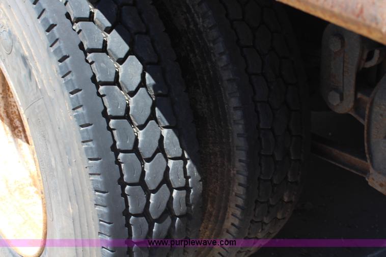 image for item J2229 1997 International 8100 conveyor truck