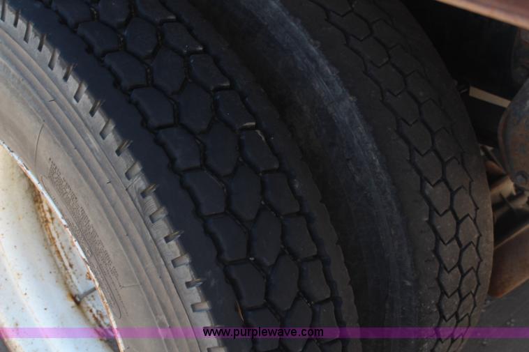 image for item J2229 1997 International 8100 conveyor truck