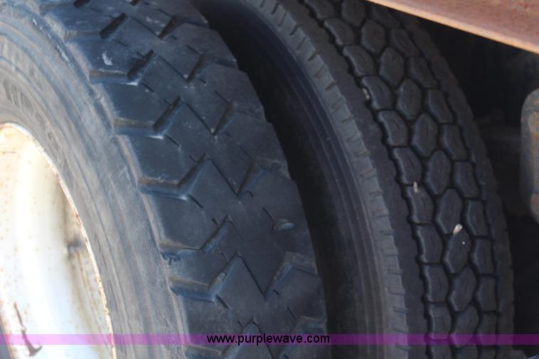 image for item J2229 1997 International 8100 conveyor truck