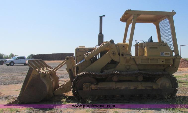 image for item J2465 Caterpillar 977L track loader