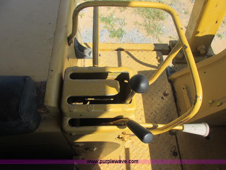 image for item J2465 Caterpillar 977L track loader