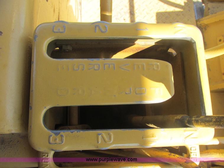 image for item J2465 Caterpillar 977L track loader