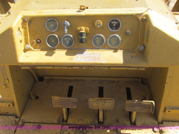 image for item J2465 Caterpillar 977L track loader