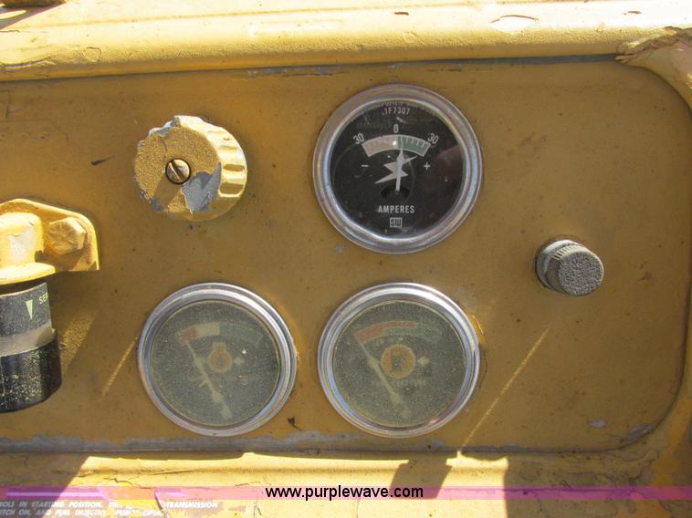 image for item J2465 Caterpillar 977L track loader