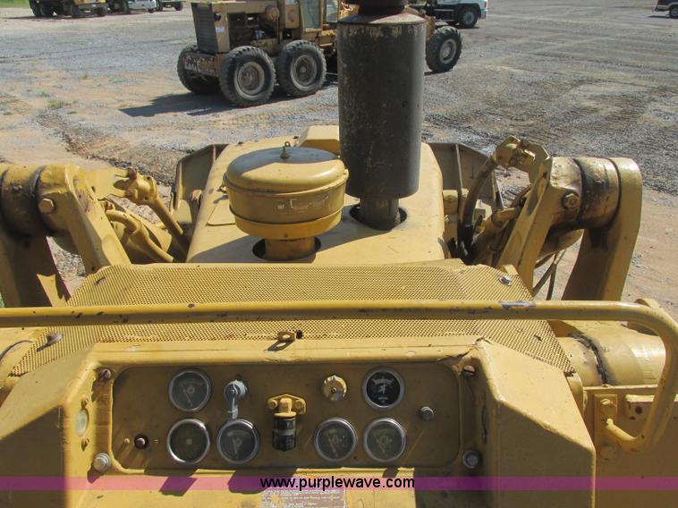image for item J2465 Caterpillar 977L track loader