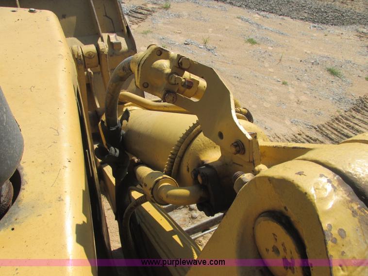 image for item J2465 Caterpillar 977L track loader