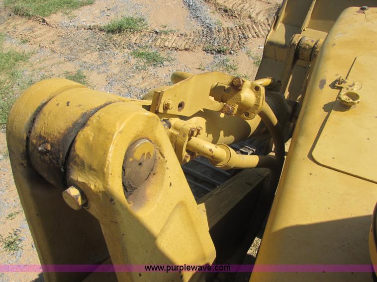 image for item J2465 Caterpillar 977L track loader