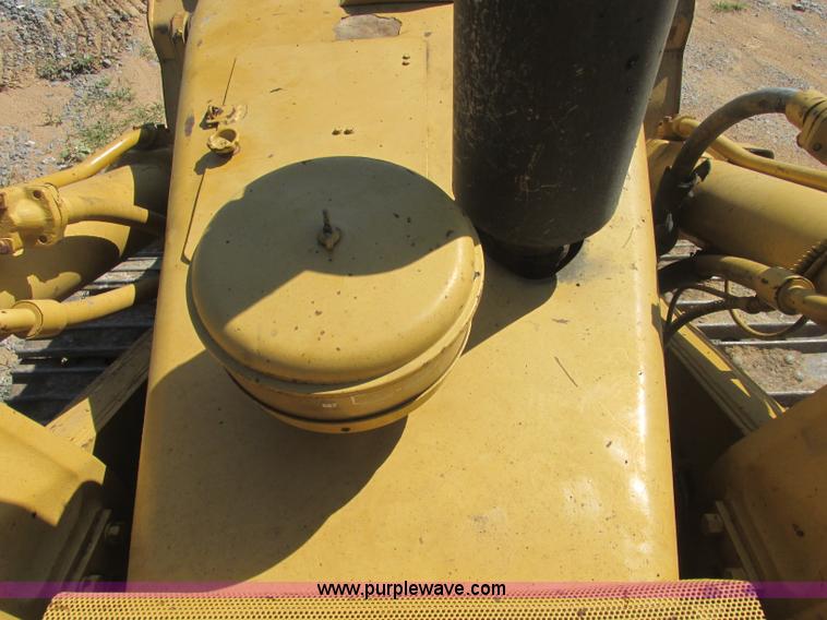 image for item J2465 Caterpillar 977L track loader