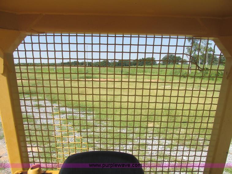 image for item J2465 Caterpillar 977L track loader