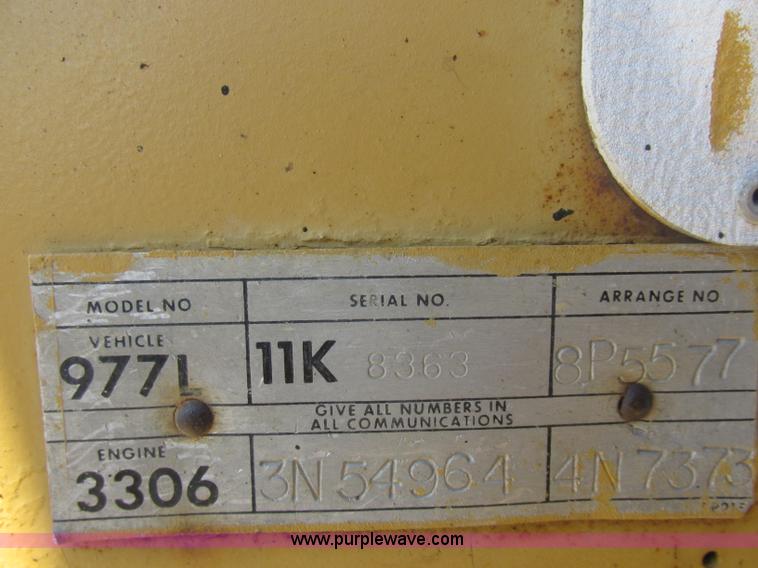 image for item J2465 Caterpillar 977L track loader