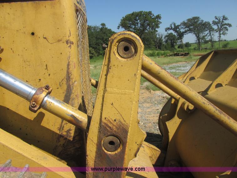 image for item J2465 Caterpillar 977L track loader