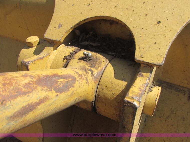 image for item J2465 Caterpillar 977L track loader